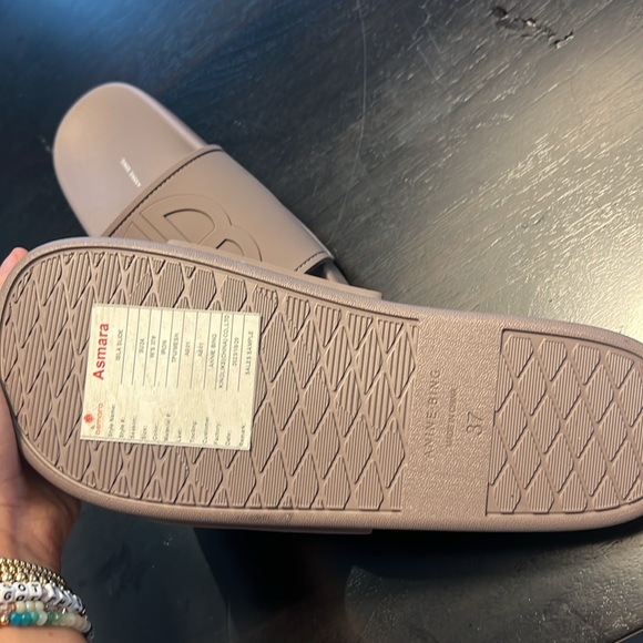 Selling Anine Bing slides. - Picture 4 of 4